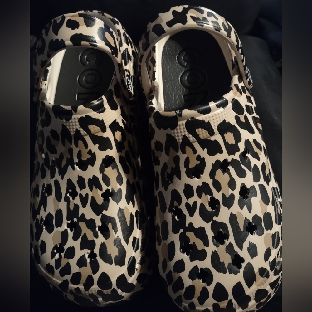 Leopard crocs